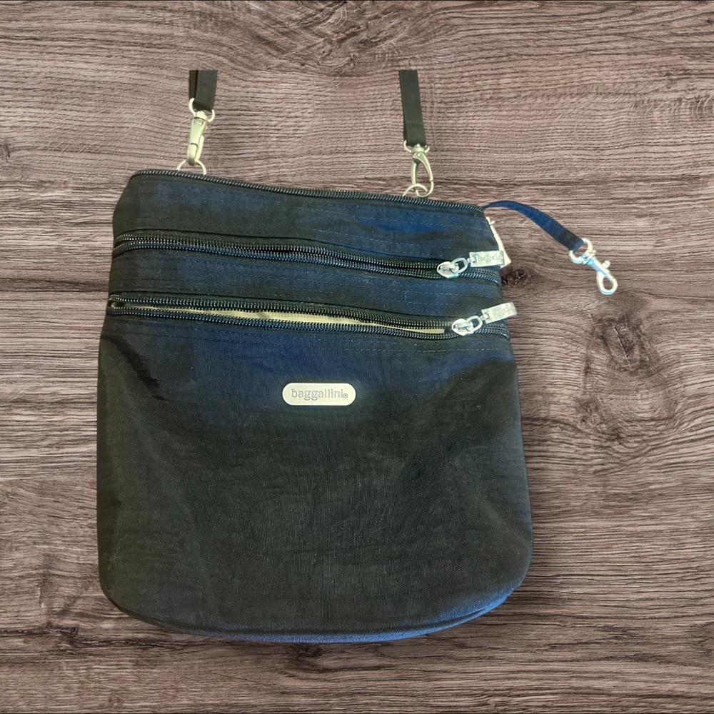 Baggallini Black Lightweight Crossbody Purse Bag